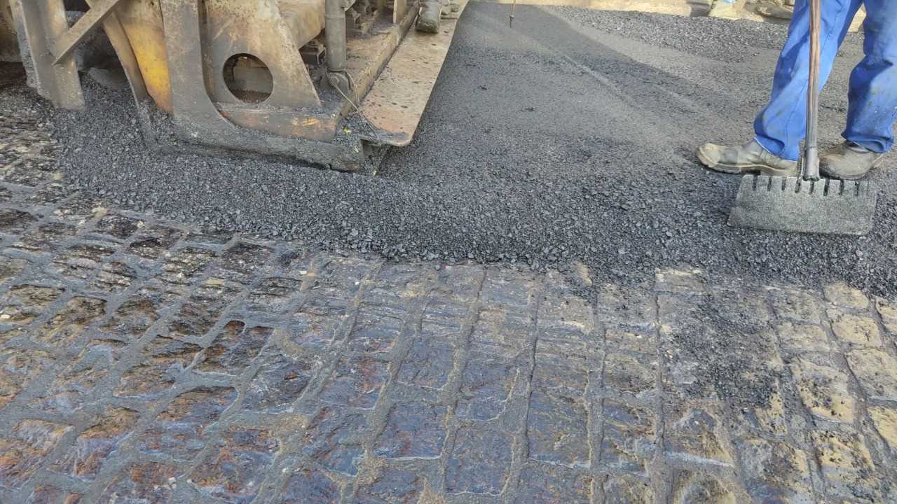 Camacã: Empresa reinicia as obras do asfalto da Praça Mário Batista